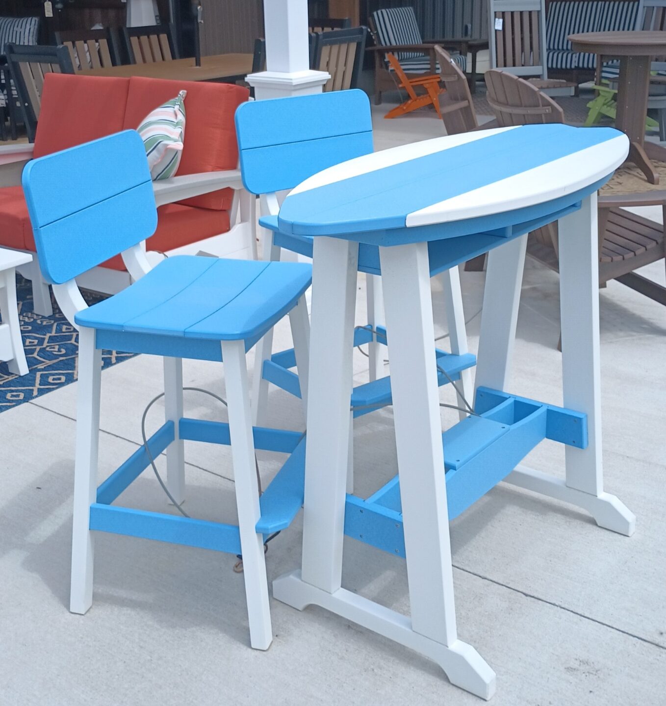 Small surfboard table and two chairs